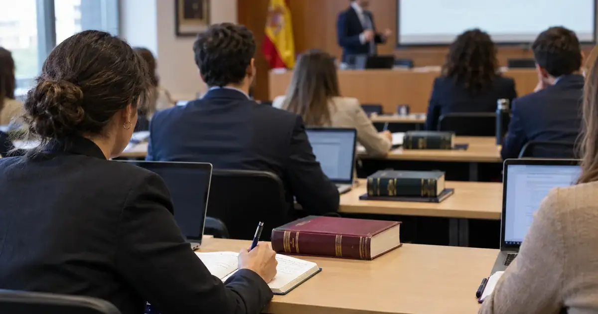 Foto editorial: cursos para abogados de los colegios de Valencia y Sevilla