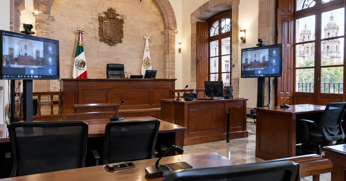 Inteligencia artificial sistema de justicia Michoacán, sala de audiencias con tecnología